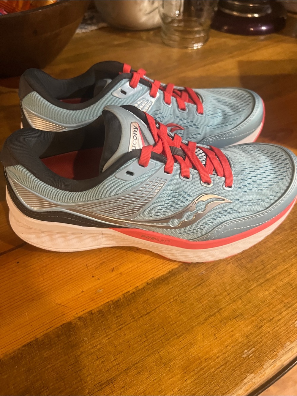 Saucony Women's Light Blue with Coral Athletic Running Munchen 4S size 6